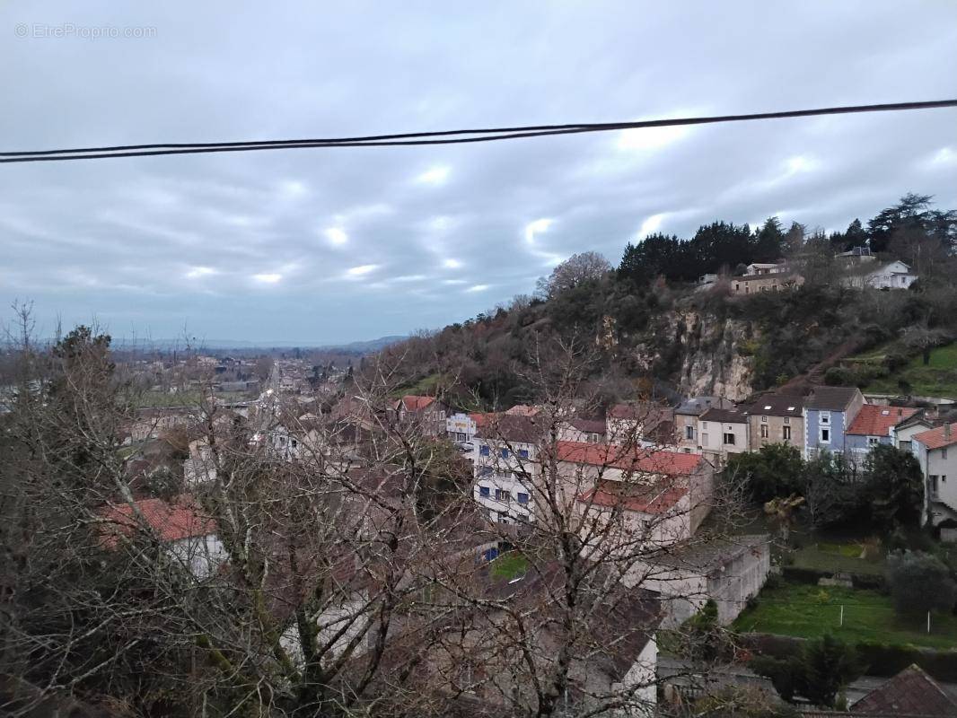 Appartement à FUMEL