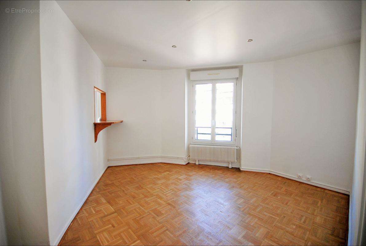 Appartement à LEVALLOIS-PERRET