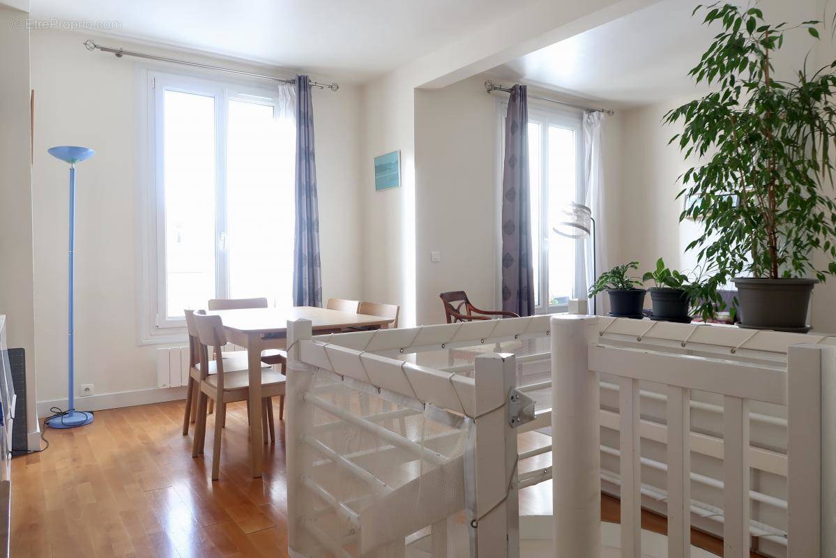 Appartement à COURBEVOIE