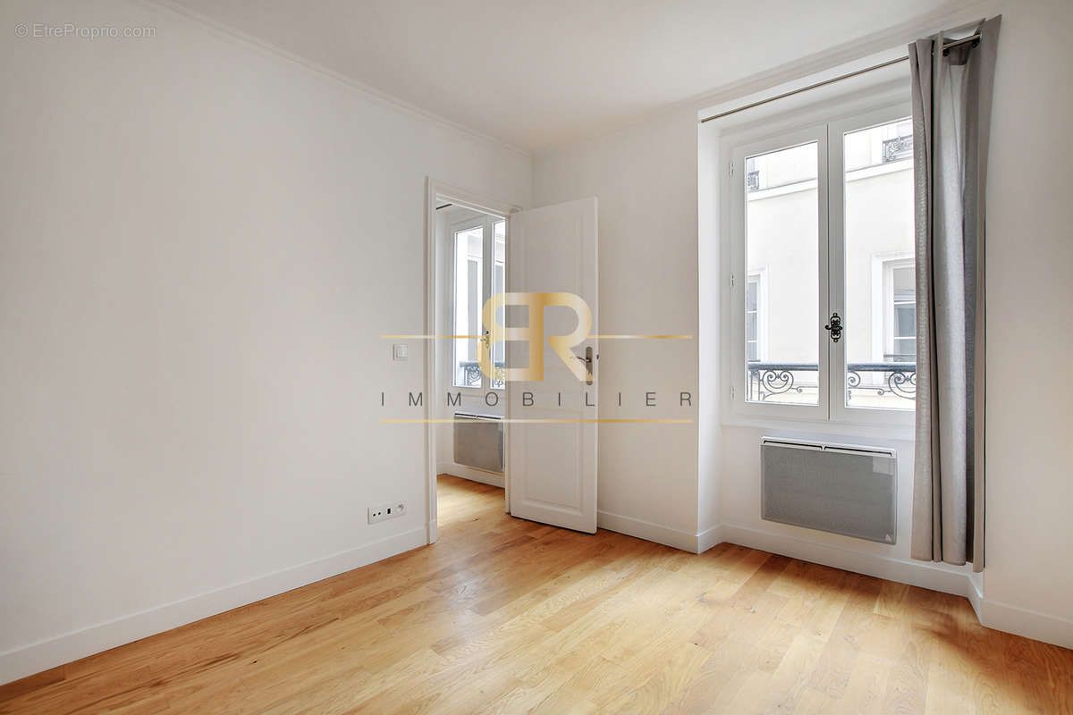 Appartement à PARIS-8E