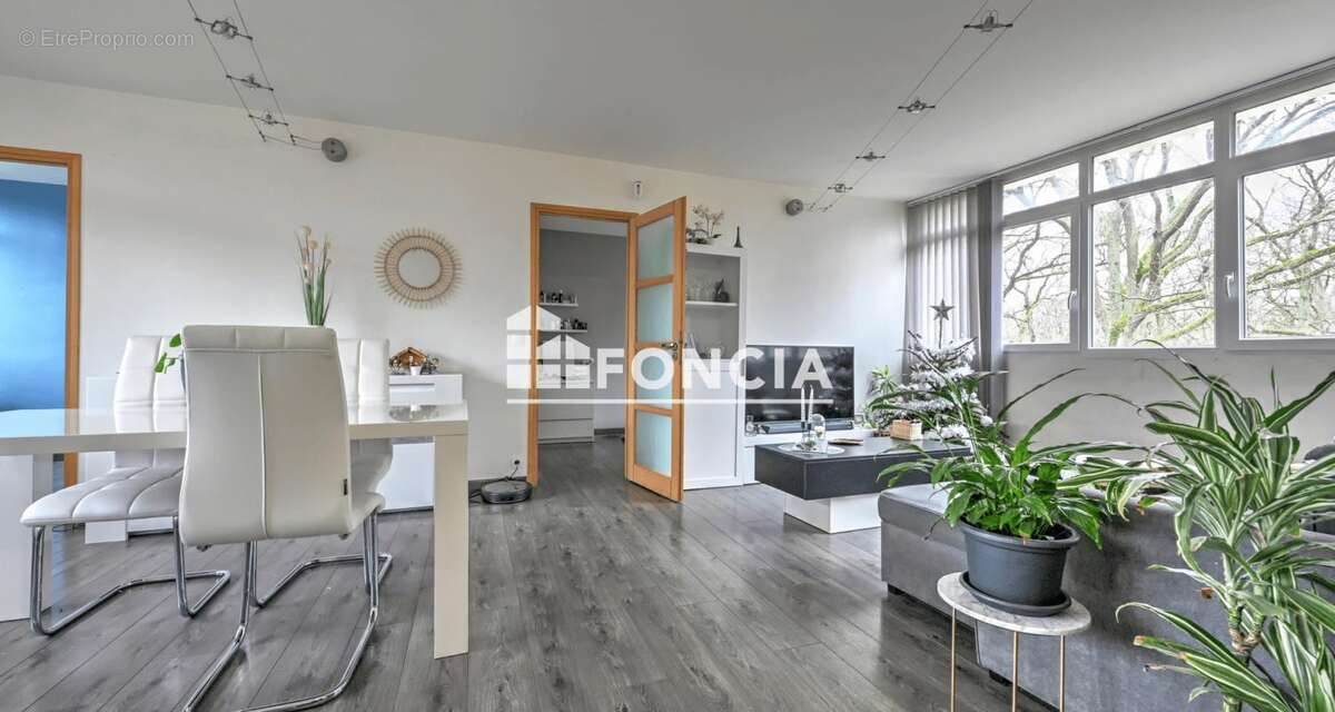 Appartement à VERNEUIL-SUR-SEINE