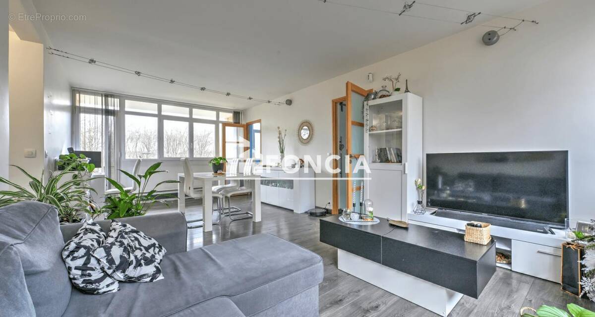 Appartement à VERNEUIL-SUR-SEINE