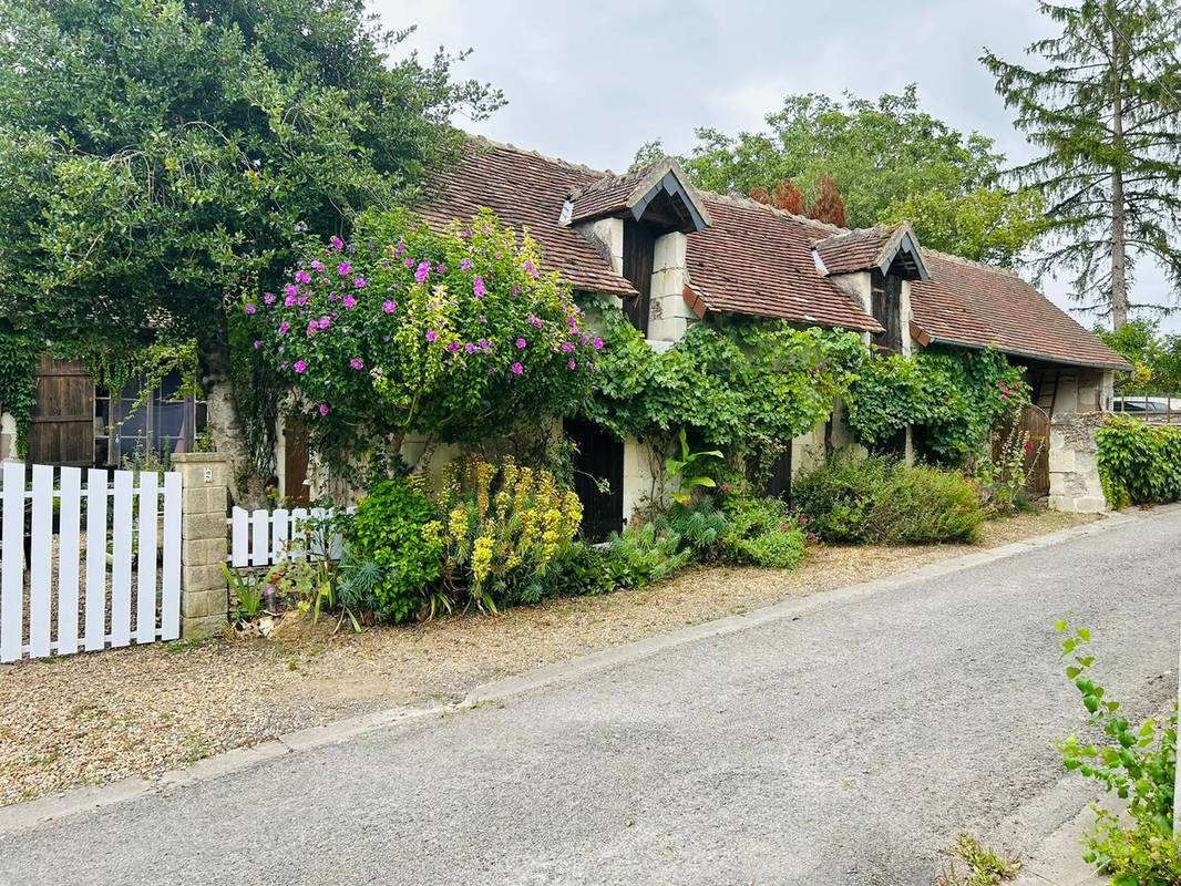 Maison à YZEURES-SUR-CREUSE