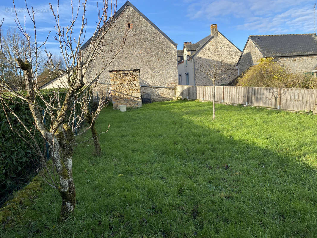 Maison à SAINT-PIERRE-SUR-ERVE