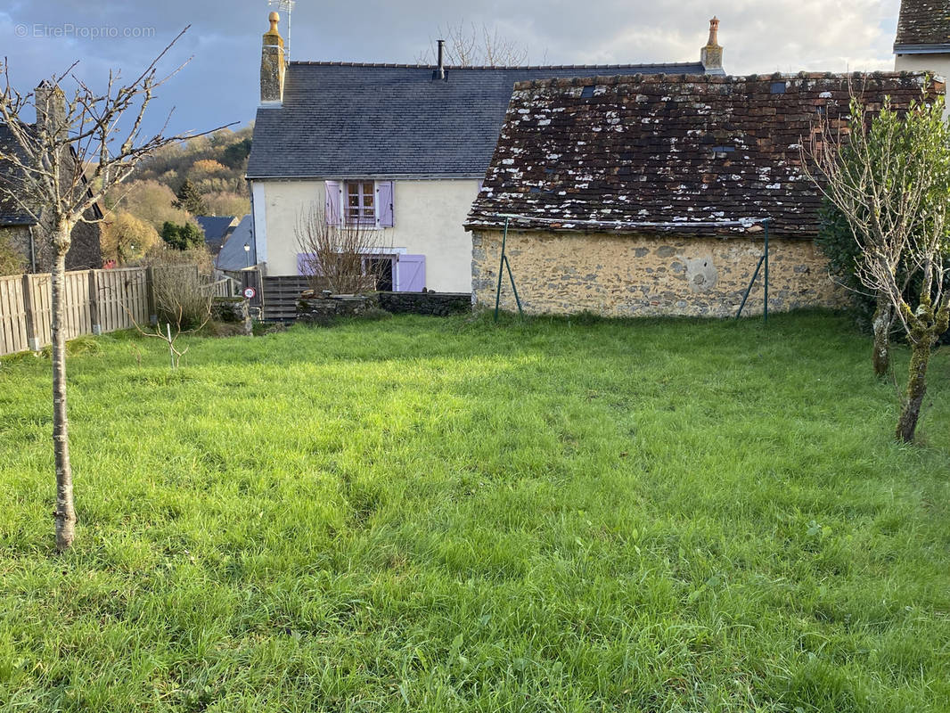 Maison à SAINT-PIERRE-SUR-ERVE