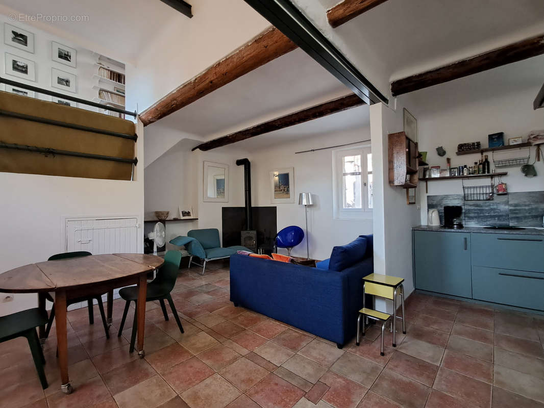 Appartement à MARSEILLE-1E