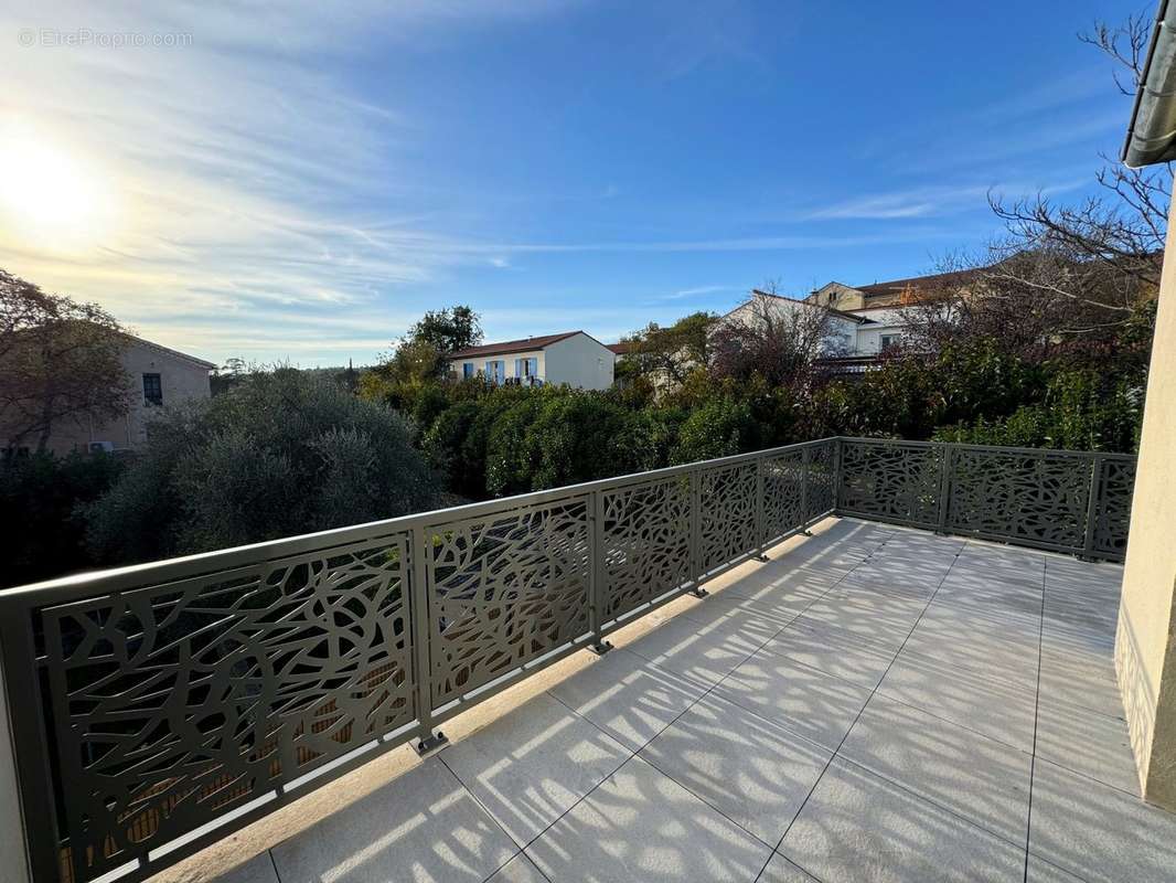 Balcon - Appartement à FORCALQUIER