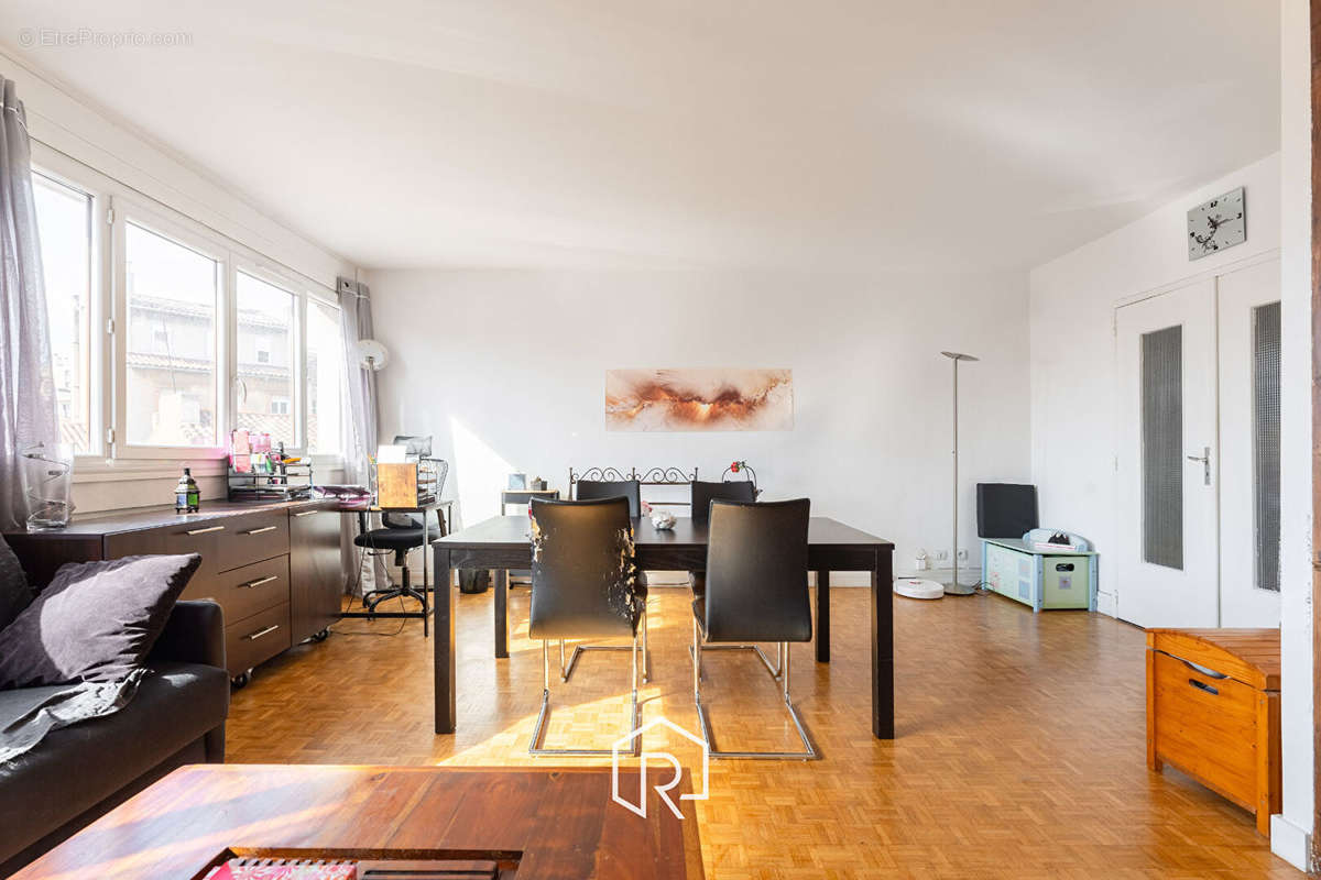 Appartement à MARSEILLE-5E