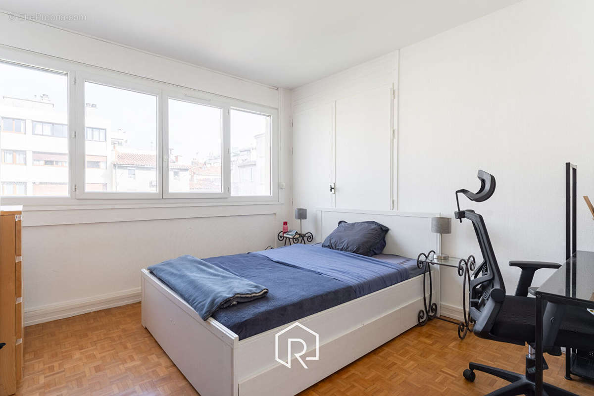 Appartement à MARSEILLE-5E