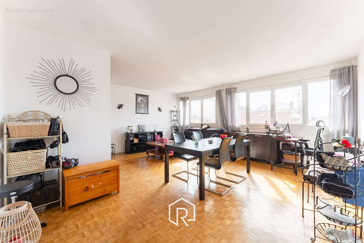 Appartement à MARSEILLE-5E