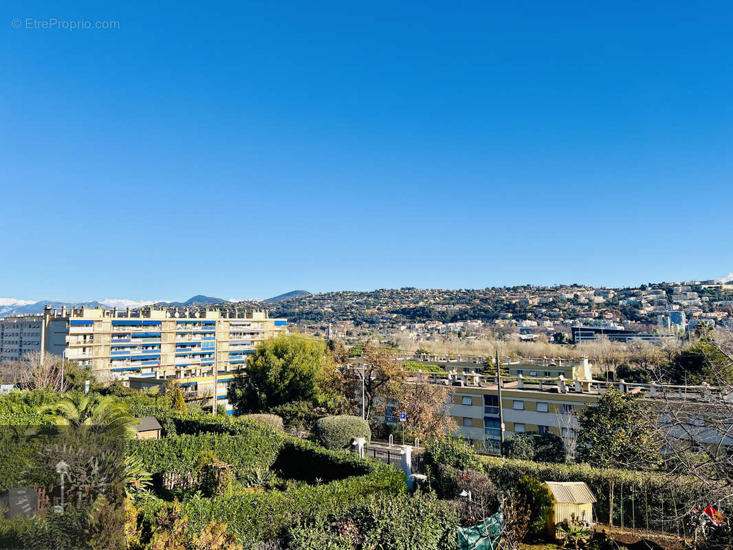 Appartement à SAINT-LAURENT-DU-VAR