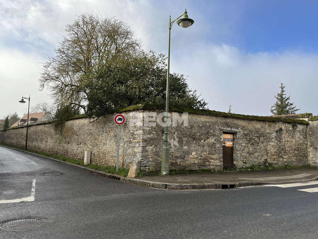 Terrain à LA CHAPELLE-LA-REINE