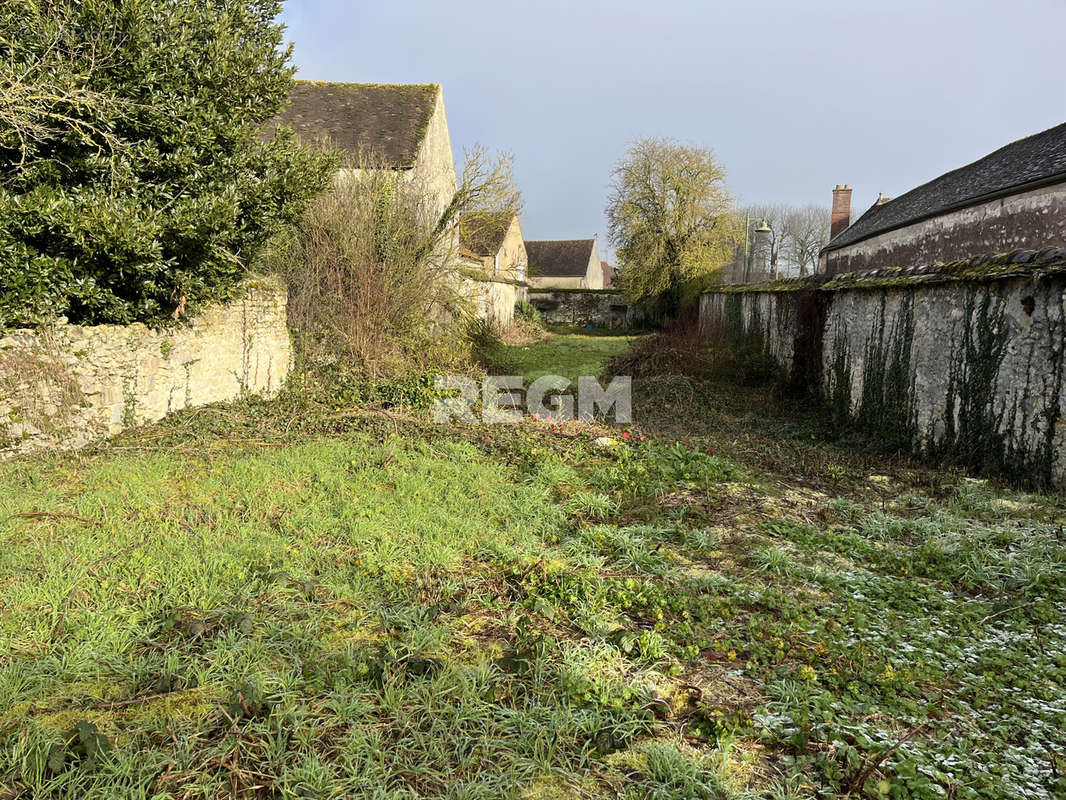 Terrain à LA CHAPELLE-LA-REINE