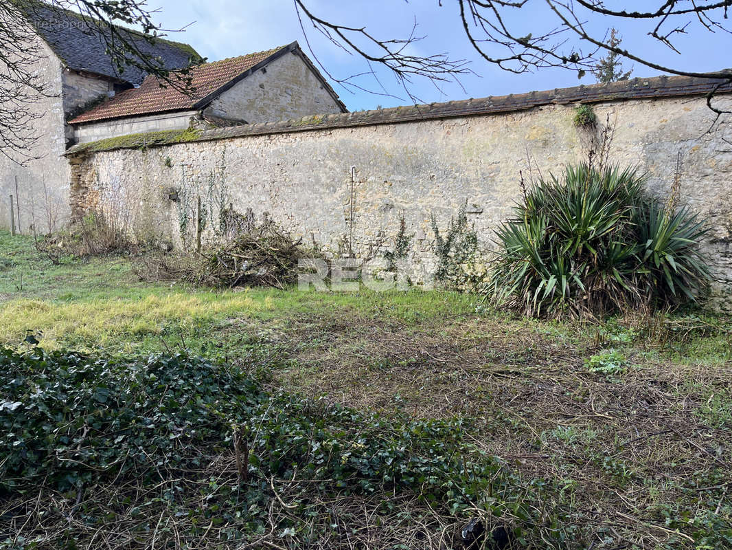 Terrain à LA CHAPELLE-LA-REINE