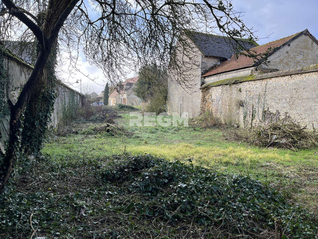 Terrain à LA CHAPELLE-LA-REINE