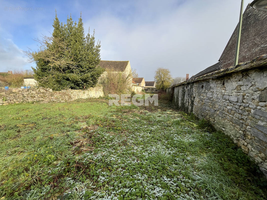 Terrain à LA CHAPELLE-LA-REINE