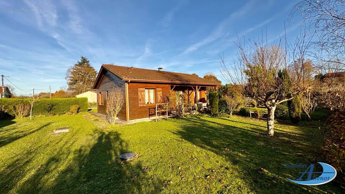 Maison à SAINT-LEON-SUR-L&#039;ISLE