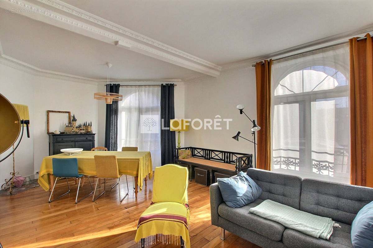 Appartement à COURBEVOIE