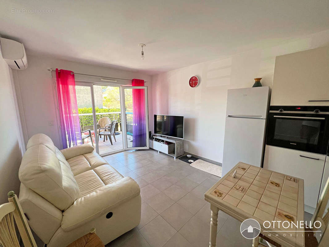 Appartement à ROQUEBRUNE-SUR-ARGENS