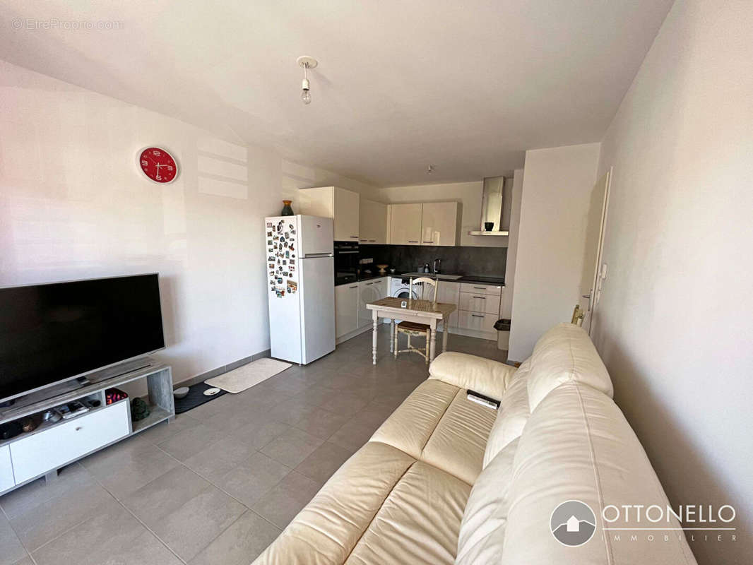 Appartement à ROQUEBRUNE-SUR-ARGENS