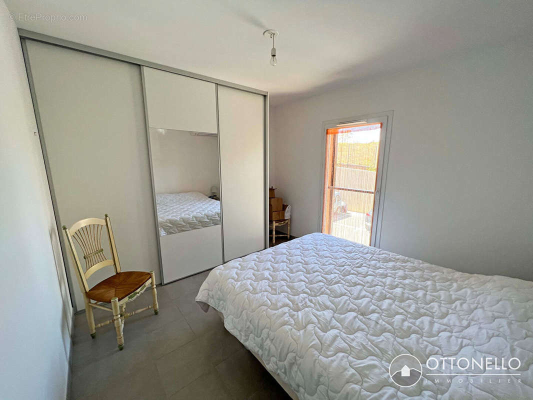 Appartement à ROQUEBRUNE-SUR-ARGENS