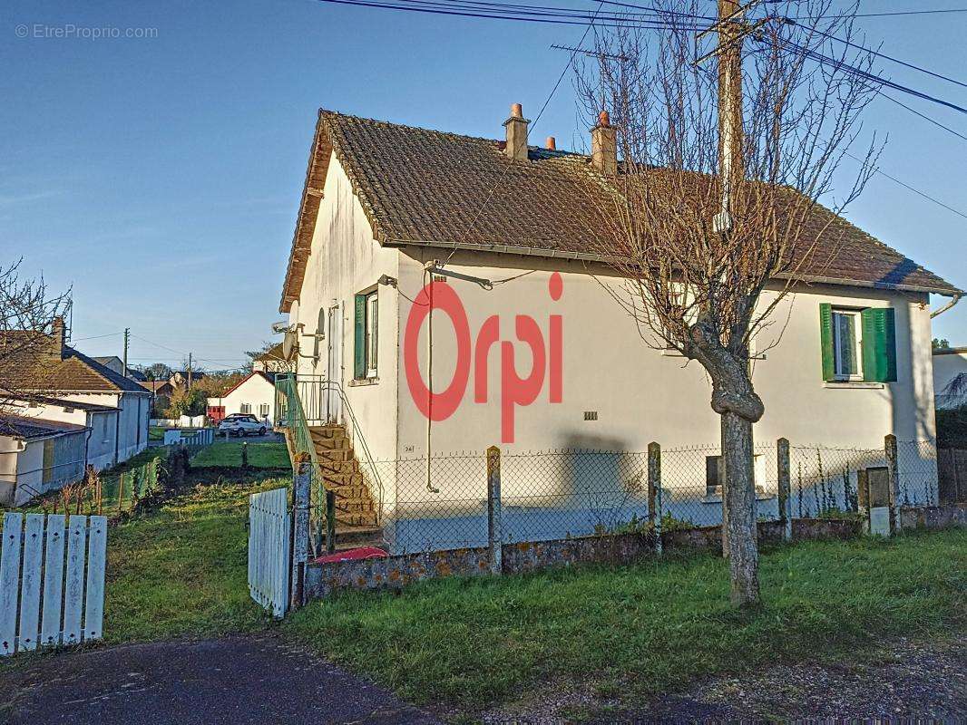 Maison à SAINT-AMAND-LONGPRE