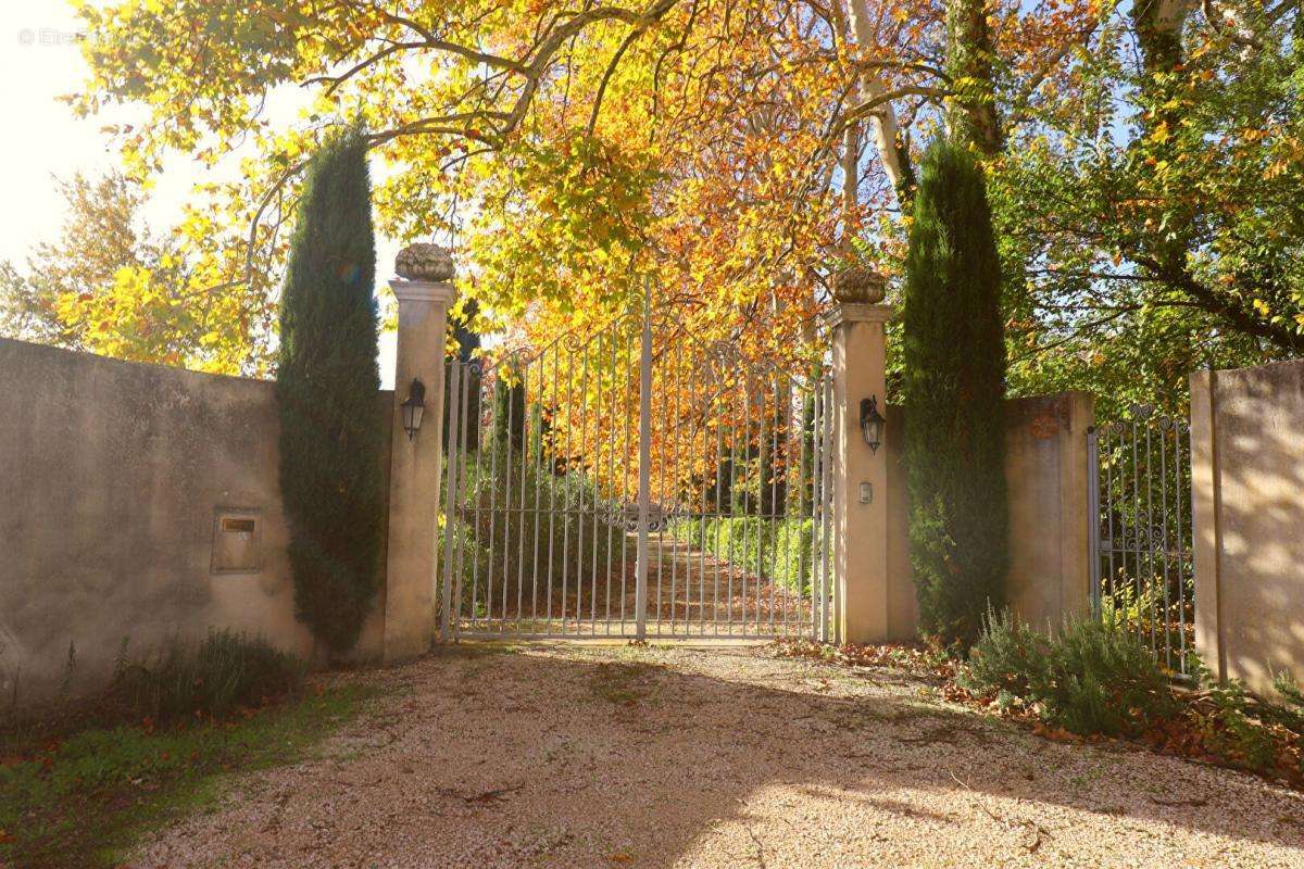 Maison à L&#039;ISLE-SUR-LA-SORGUE