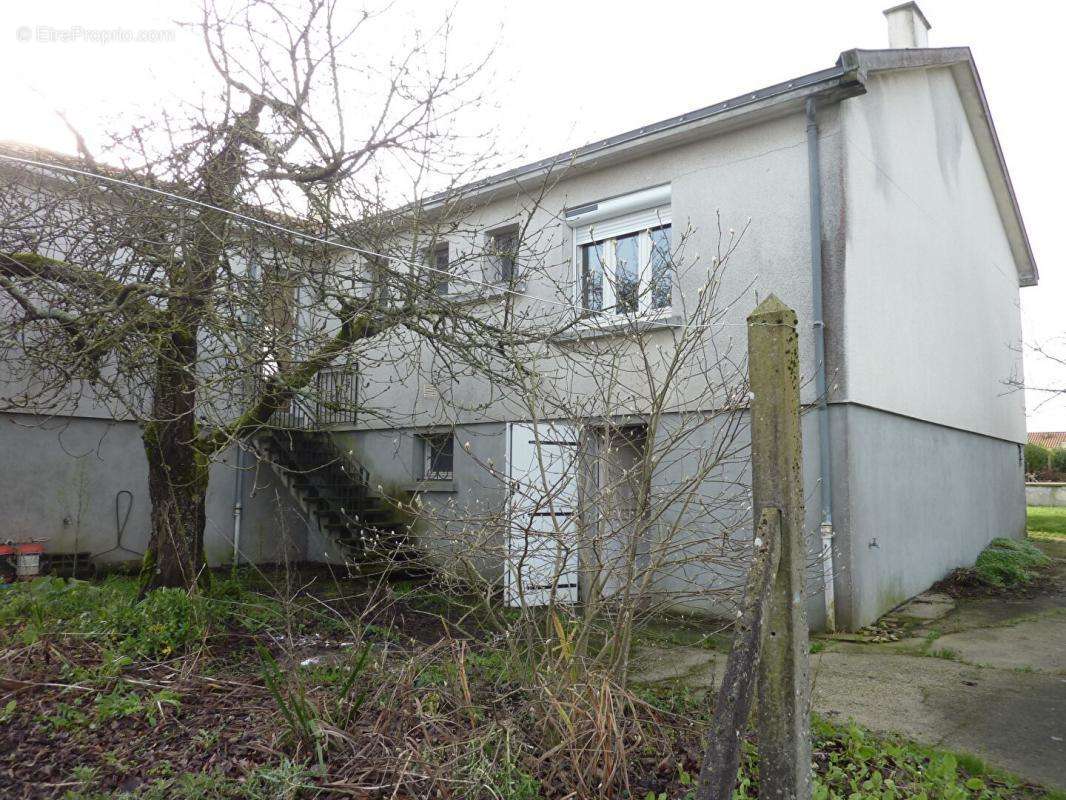 Maison à SAINT-MACAIRE-EN-MAUGES