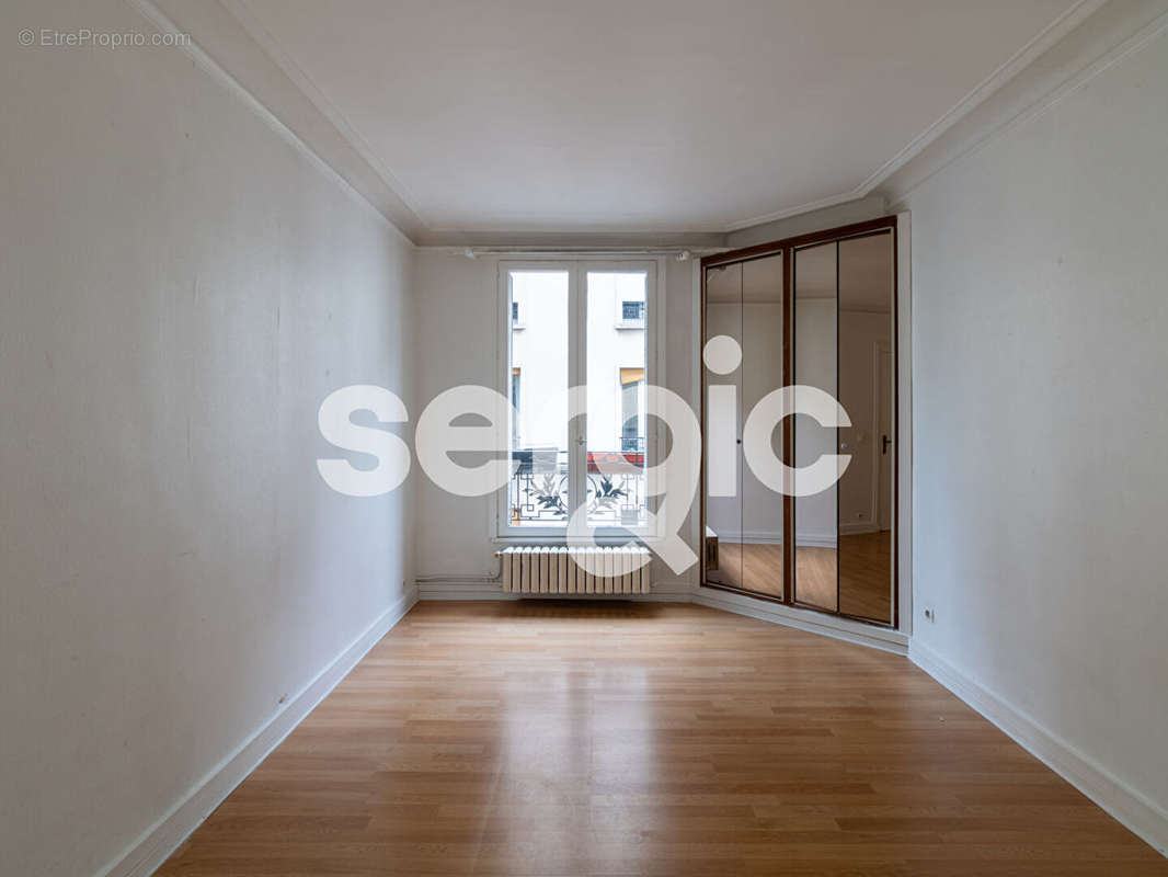 Appartement à PARIS-14E