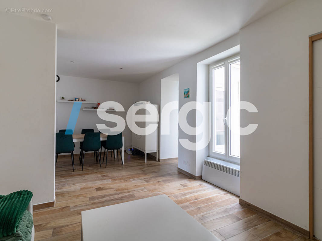 Appartement à PARIS-14E