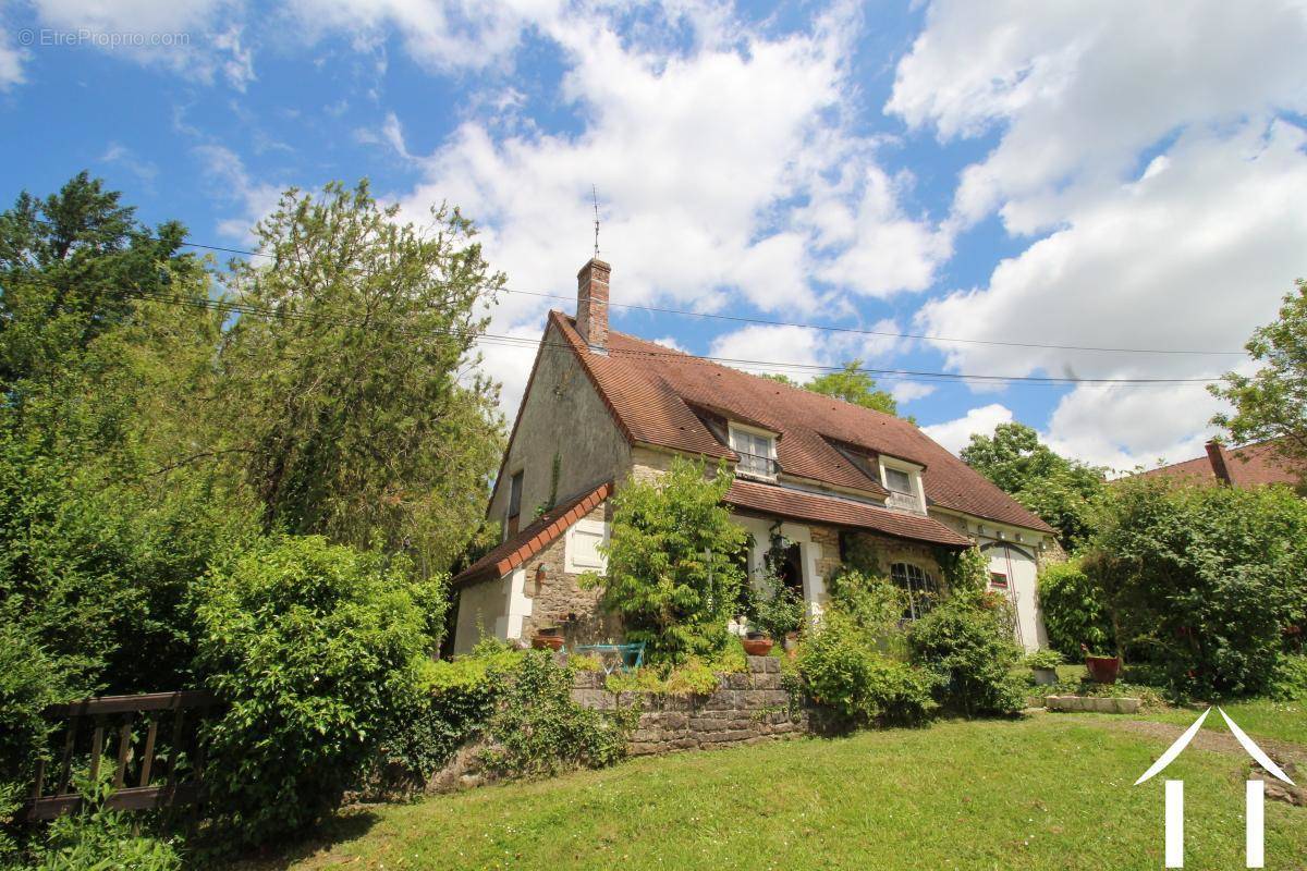 Maison à COLMERY