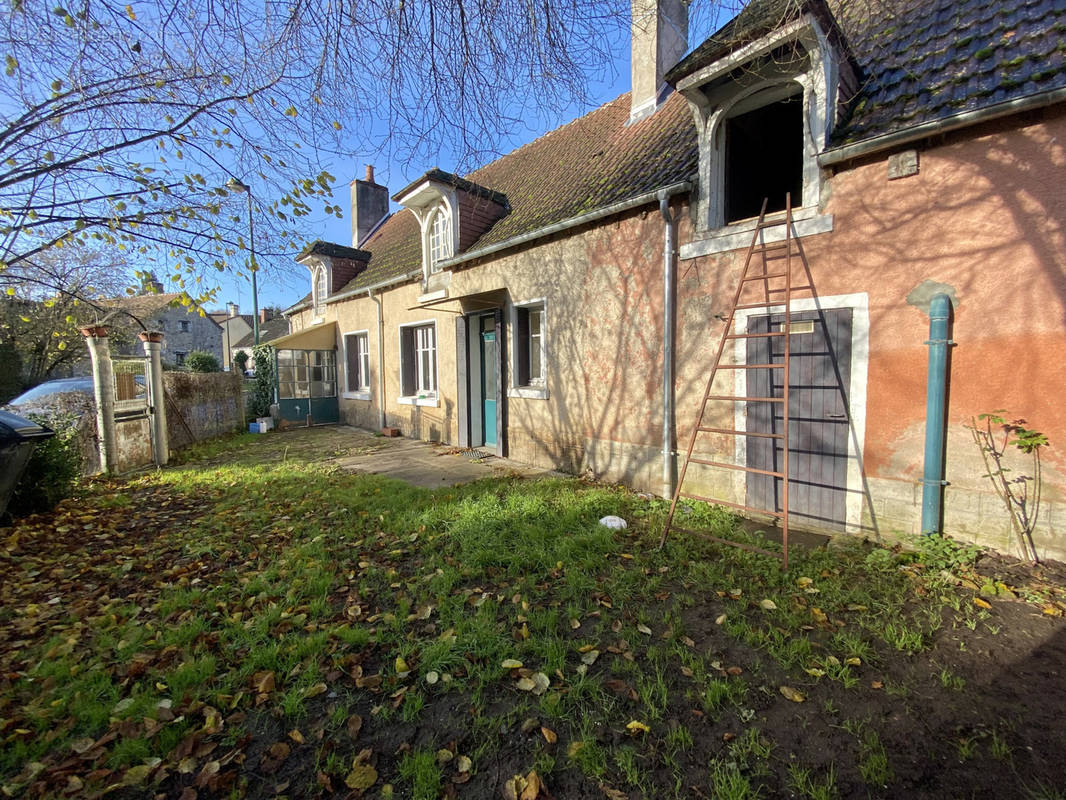 Maison à SAINT-HILAIRE-DE-COURT