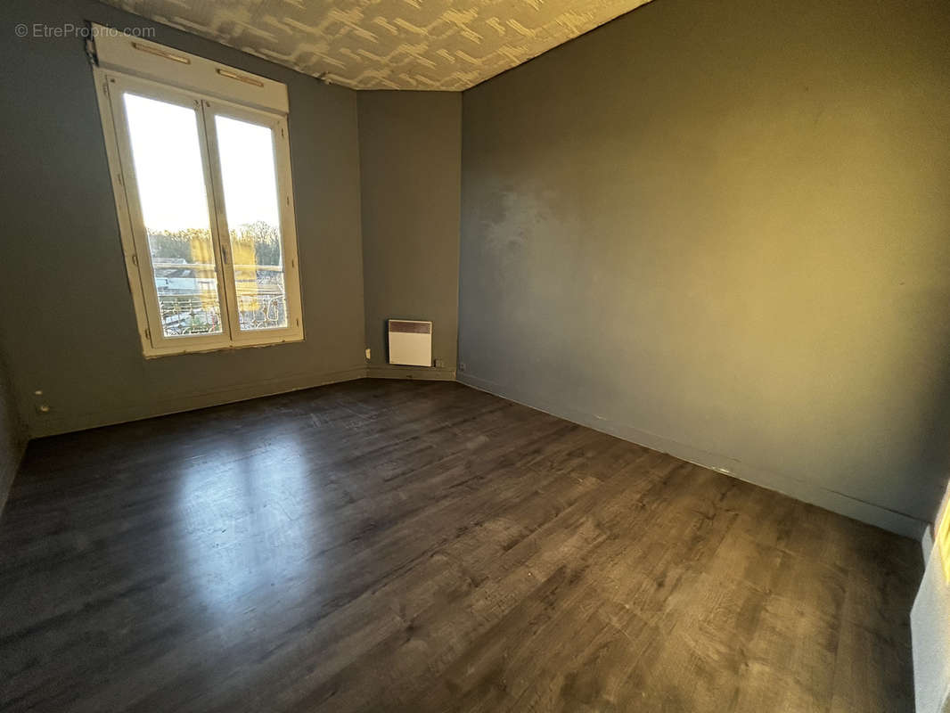 Appartement à VAUJOURS