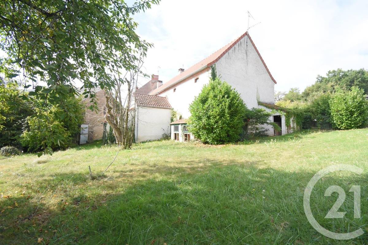 Maison à CREUZIER-LE-VIEUX