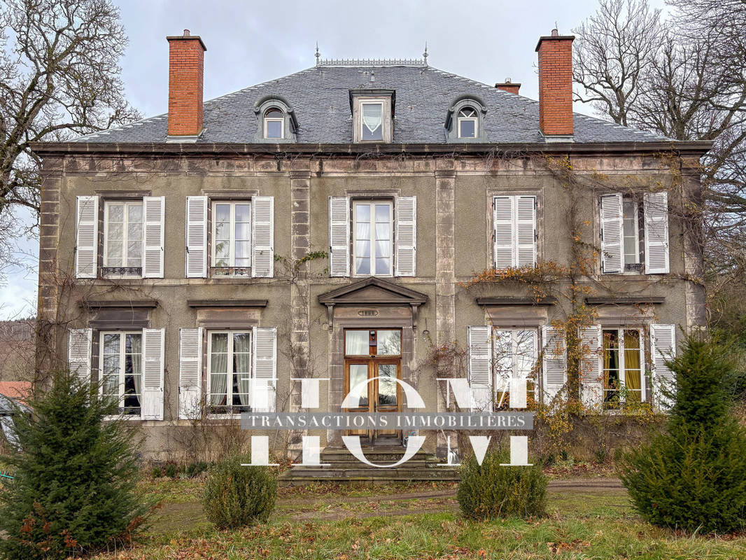 Maison à SAINT-GENES-CHAMPANELLE