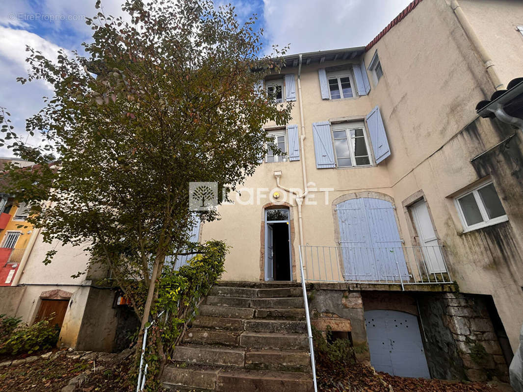 Appartement à COUSANCE