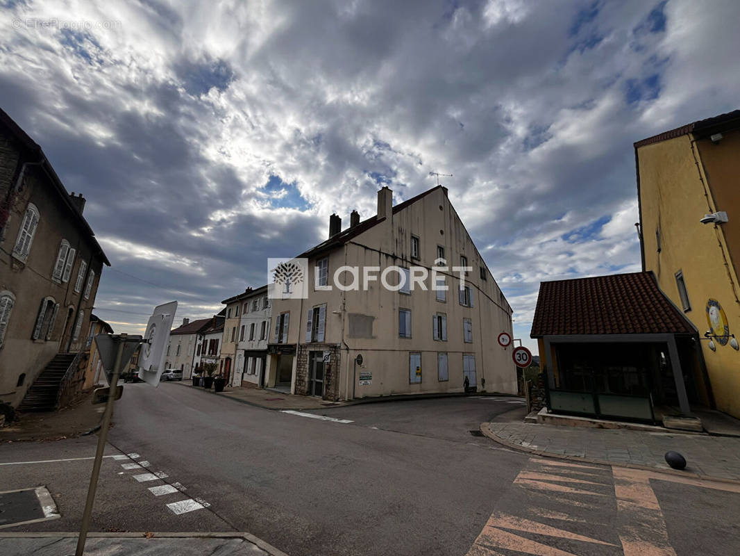 Appartement à COUSANCE