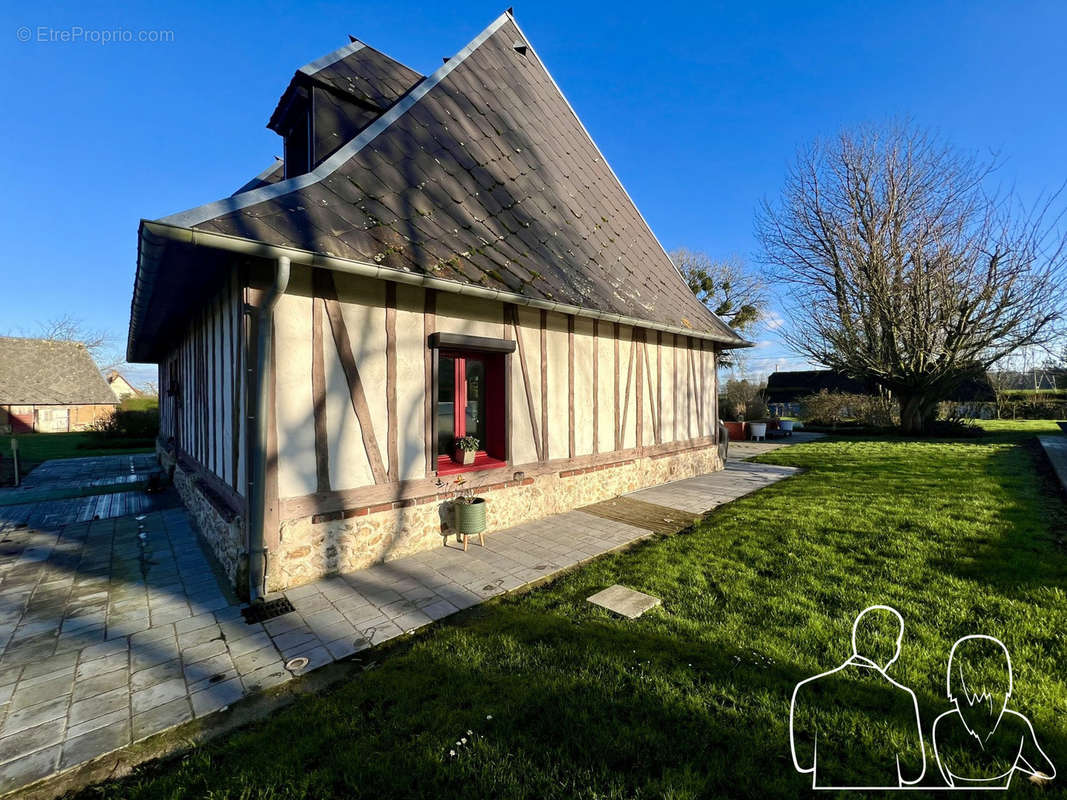 NORMANDE RÉNOVÉE AVEC GÎTE ET BÂTIMENTS - PROCHE BOURG ACHARD - Maison à ROUGEMONTIERS