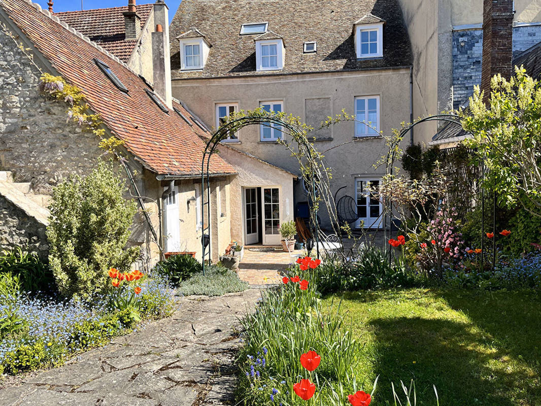 Maison à HOUDAN