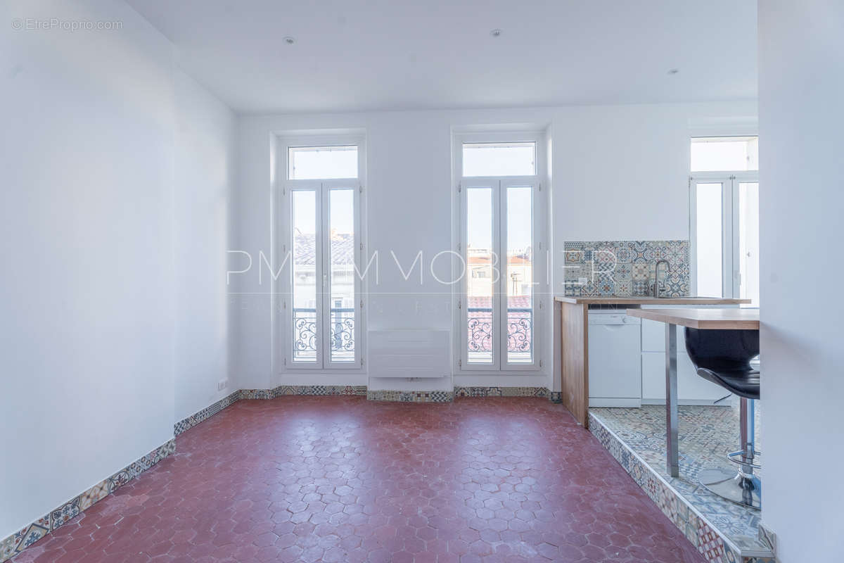 Appartement à MARSEILLE-5E