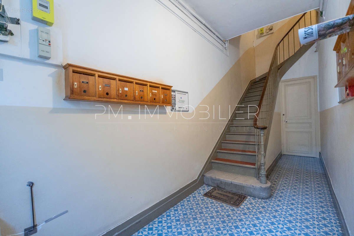 Appartement à MARSEILLE-5E