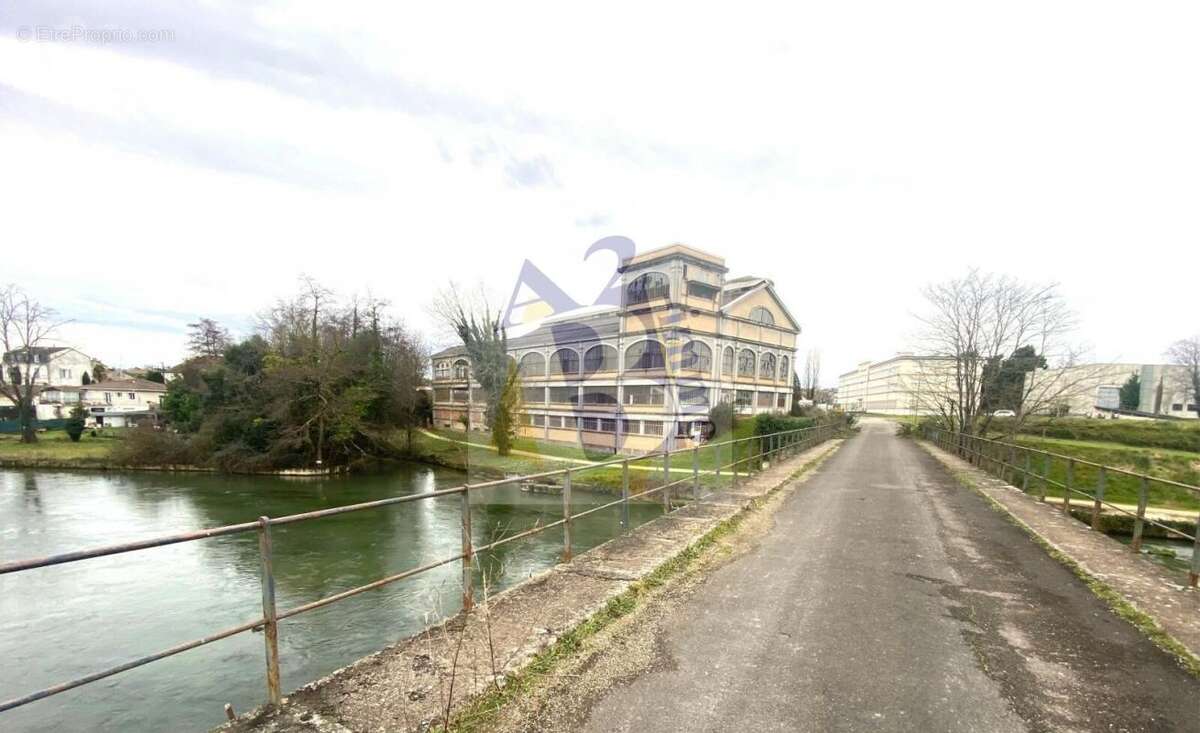 Maison à RUELLE-SUR-TOUVRE