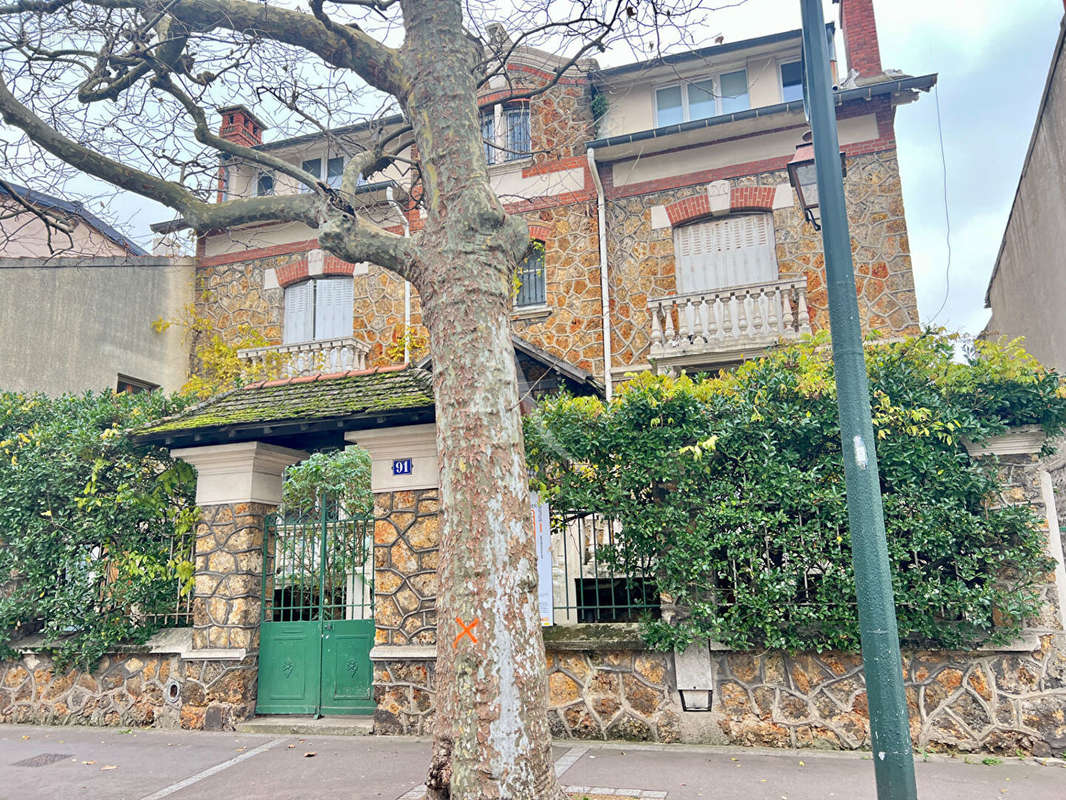 Appartement à LA GARENNE-COLOMBES