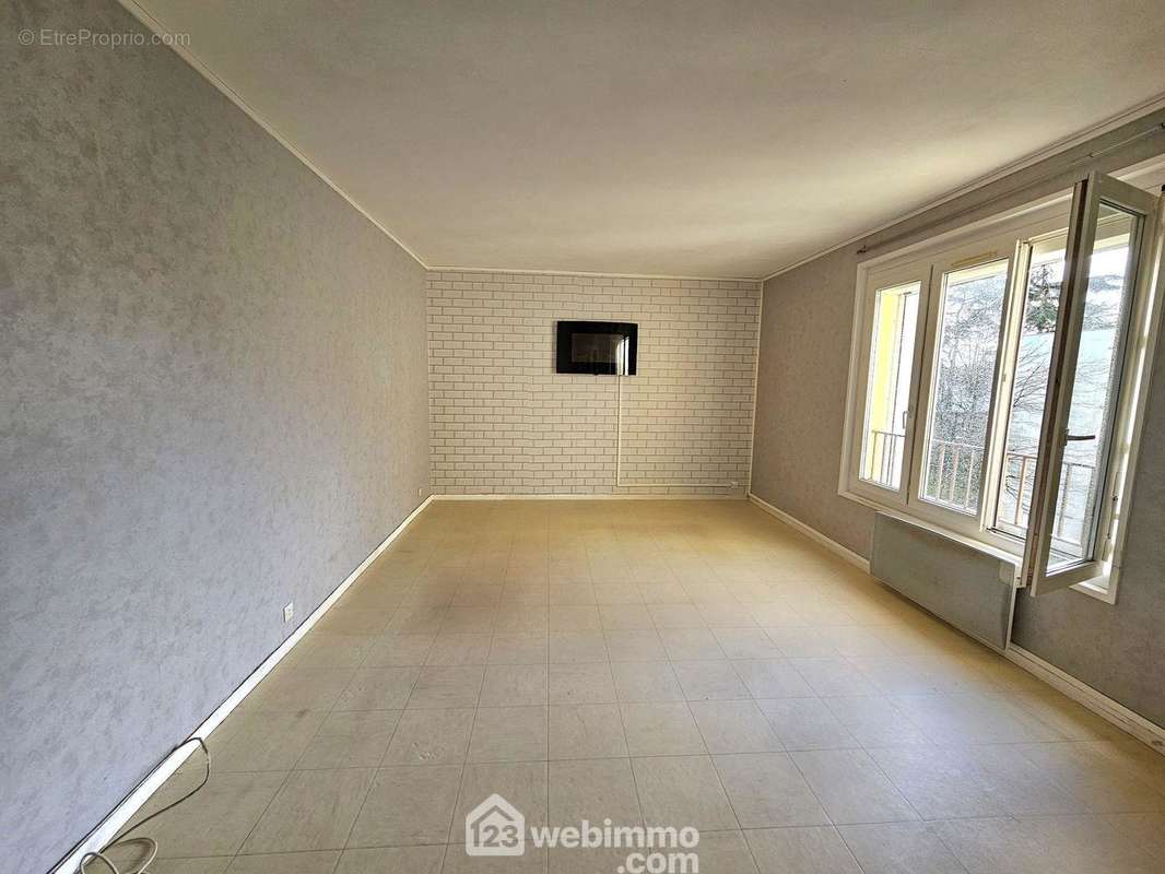 Un séjour lumineux de 32 m². - Appartement à SAINT-MAMMES