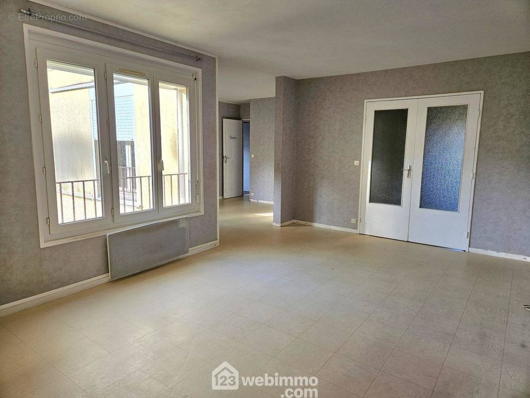 Une autre vue du séjour double. - Appartement à SAINT-MAMMES