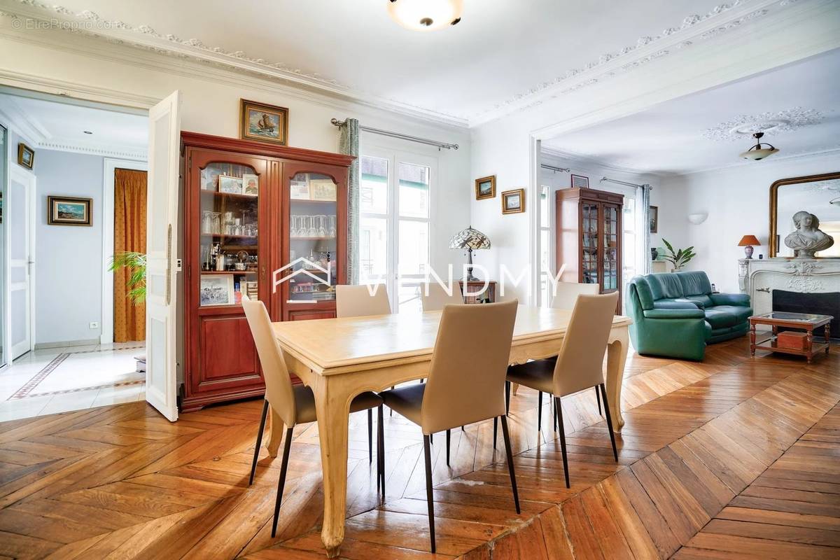 Appartement à PARIS-8E