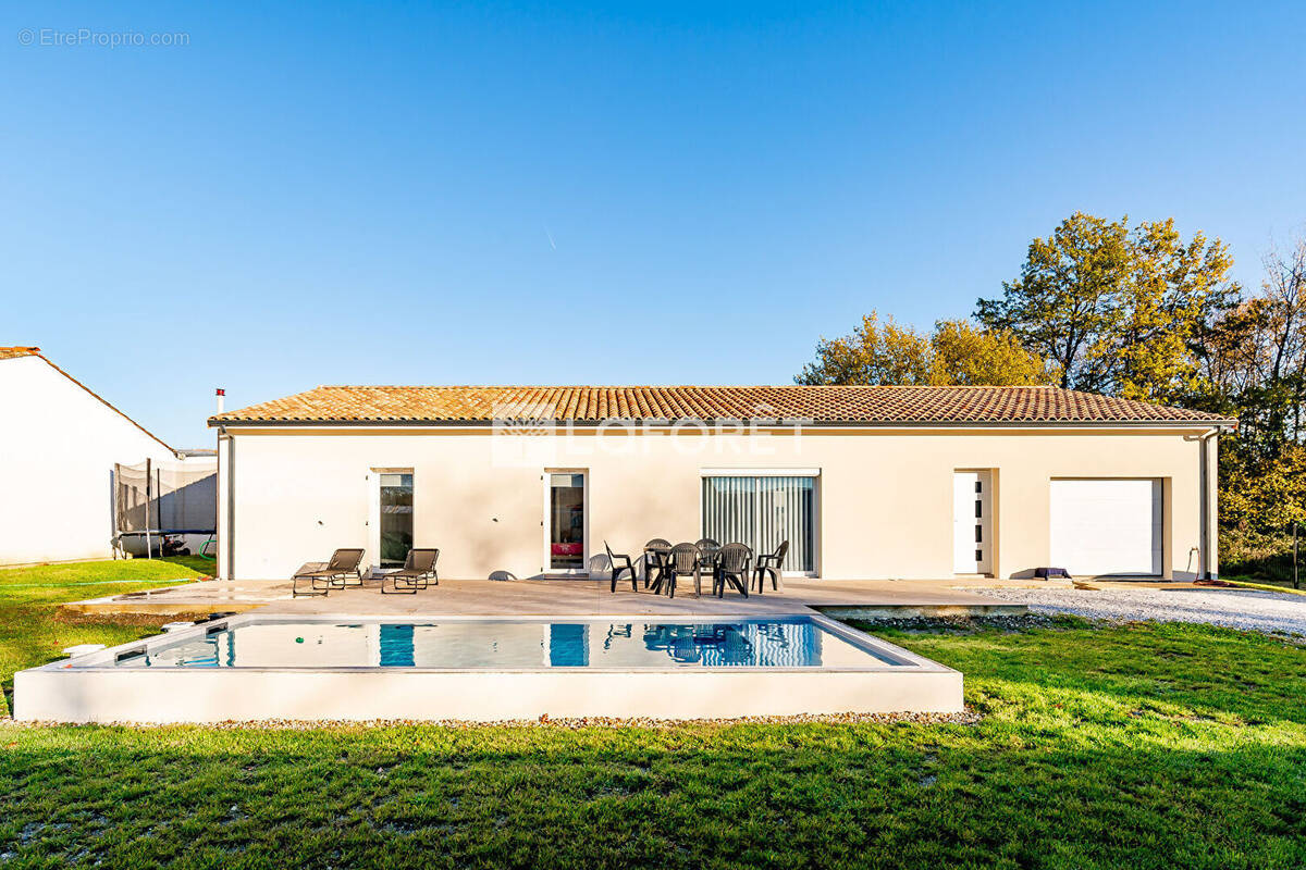 Maison à SAINT-GENES-DE-FRONSAC