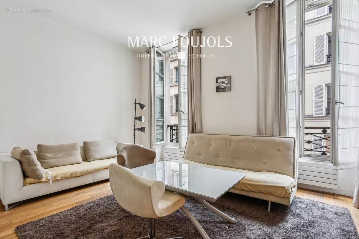 Appartement à PARIS-8E