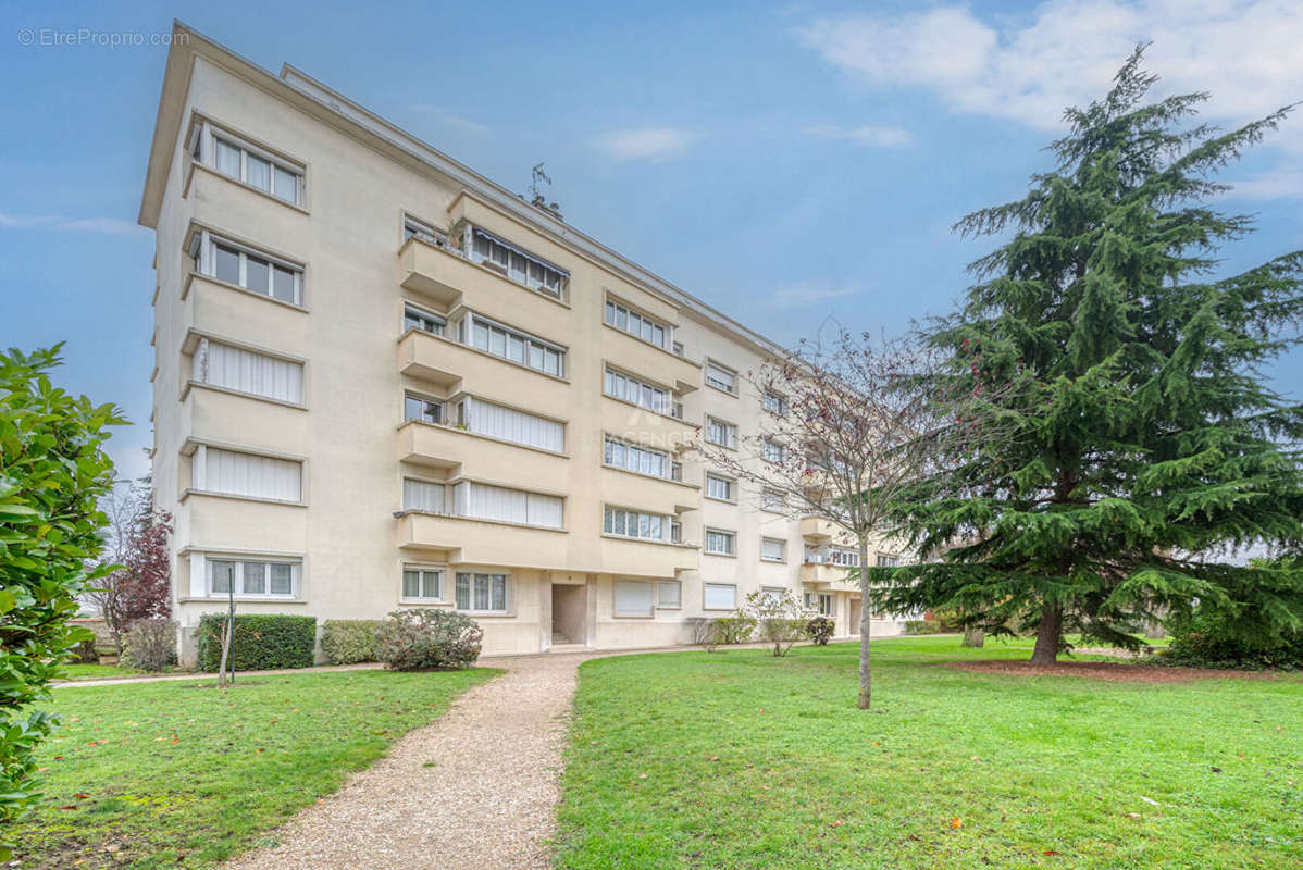 Appartement à NANTERRE