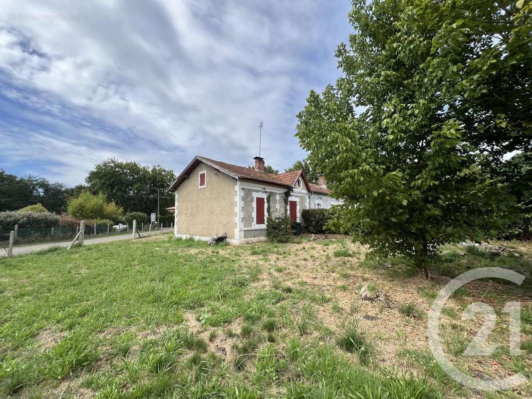 Maison à SAINTE-EULALIE-EN-BORN